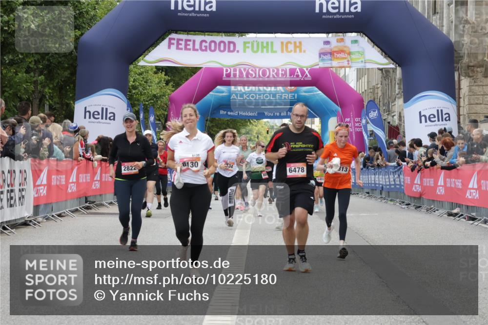 06.09.2026 - CURREX Alsterlauf Yannick Fuchs http://msf.ph/oto/10225180 06.09.2026 10:13:10 Ziel 2073, 2285, 2595, 2822, 2824, 3891, 3901, 4035, 4103, 5943, 6478, 8130, 8313 meine-sportfotos.de