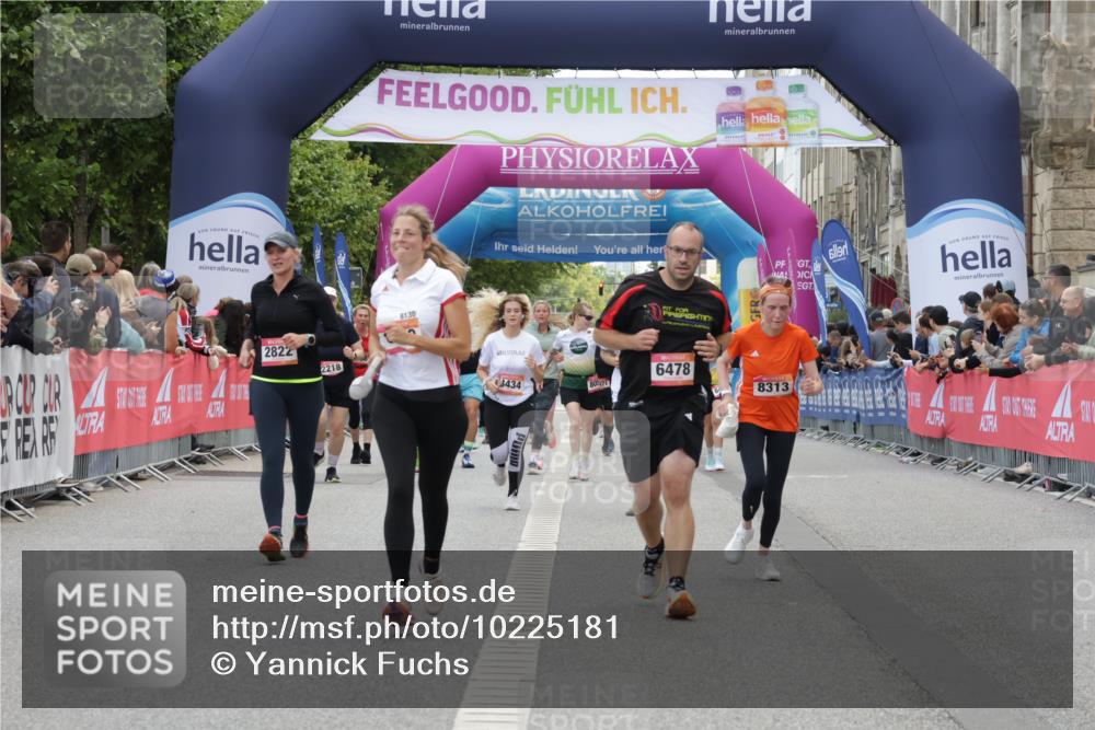 06.09.2026 - CURREX Alsterlauf Yannick Fuchs http://msf.ph/oto/10225181 06.09.2026 10:13:10 Ziel 2073, 2285, 2595, 2822, 2824, 3891, 3901, 4035, 4103, 5943, 6478, 8130, 8313 meine-sportfotos.de