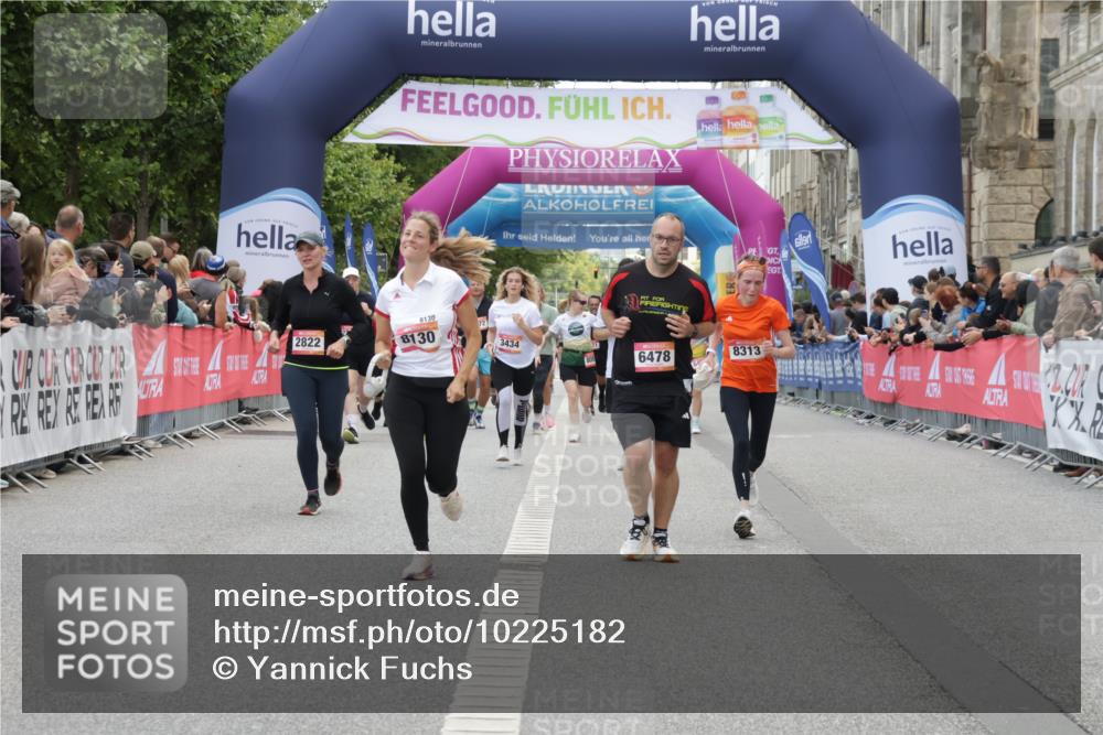 06.09.2026 - CURREX Alsterlauf Yannick Fuchs http://msf.ph/oto/10225182 06.09.2026 10:13:10 Ziel 2073, 2285, 2595, 2822, 2824, 3891, 3901, 4035, 4103, 5943, 6478, 8130, 8313 meine-sportfotos.de