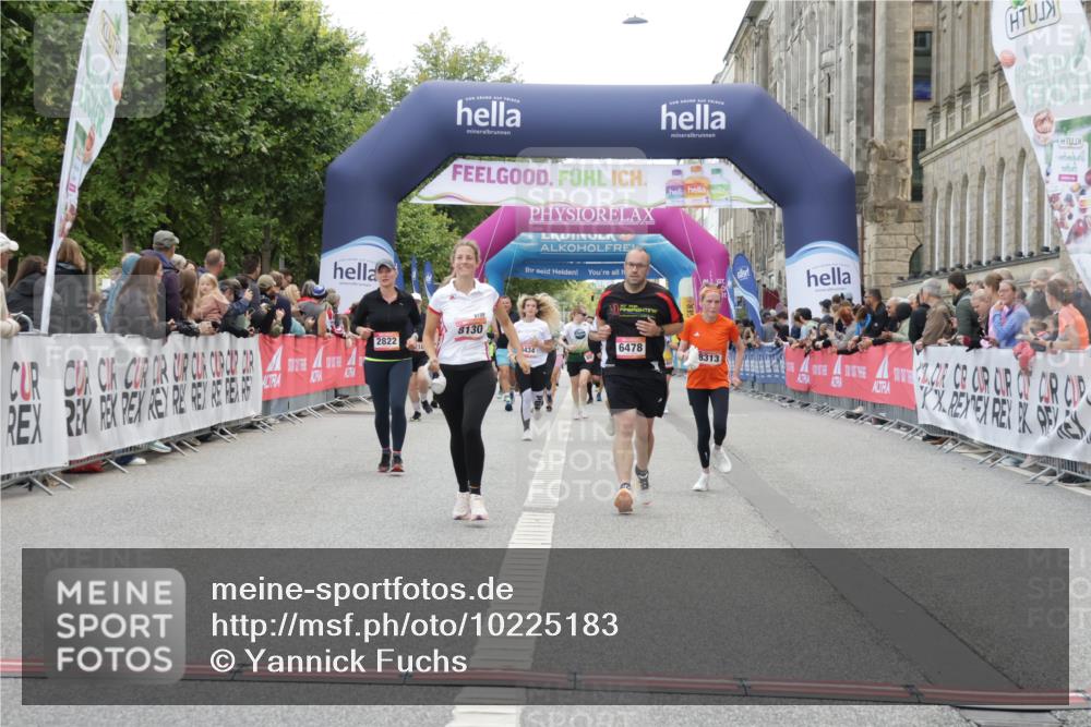 06.09.2026 - CURREX Alsterlauf Yannick Fuchs http://msf.ph/oto/10225183 06.09.2026 10:13:10 Ziel 2073, 2285, 2595, 2822, 2824, 3891, 3901, 4035, 4103, 5943, 6478, 8130, 8313 meine-sportfotos.de