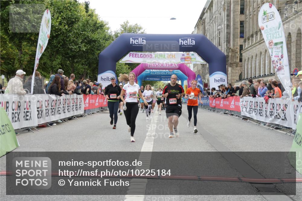 06.09.2026 - CURREX Alsterlauf Yannick Fuchs http://msf.ph/oto/10225184 06.09.2026 10:13:11 Ziel 2073, 2285, 2595, 2822, 2824, 3891, 3901, 4035, 4103, 5943, 6478, 8130, 8313 meine-sportfotos.de