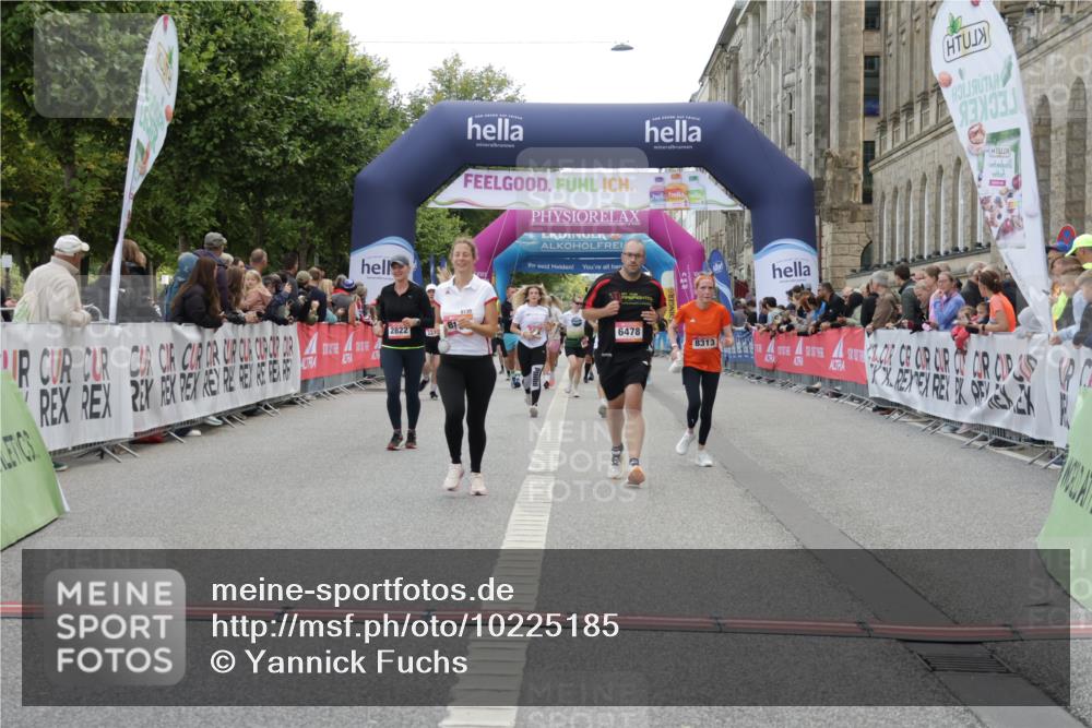 06.09.2026 - CURREX Alsterlauf Yannick Fuchs http://msf.ph/oto/10225185 06.09.2026 10:13:11 Ziel 2073, 2285, 2595, 2822, 2824, 3891, 3901, 4035, 4103, 5943, 6478, 8130, 8313 meine-sportfotos.de