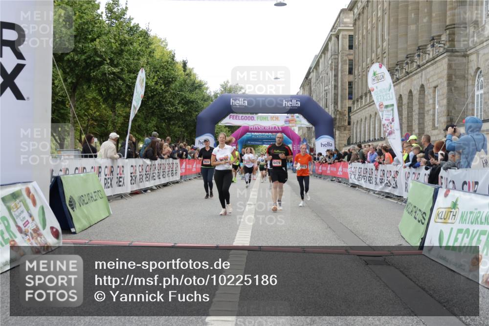 06.09.2026 - CURREX Alsterlauf Yannick Fuchs http://msf.ph/oto/10225186 06.09.2026 10:13:11 Ziel 2073, 2285, 2595, 2822, 2824, 3891, 3901, 4035, 4103, 5943, 6478, 8130, 8313 meine-sportfotos.de