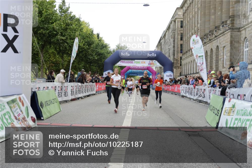 06.09.2026 - CURREX Alsterlauf Yannick Fuchs http://msf.ph/oto/10225187 06.09.2026 10:13:11 Ziel 2073, 2285, 2595, 2822, 2824, 3891, 3901, 4035, 4103, 5943, 6478, 8130, 8313 meine-sportfotos.de