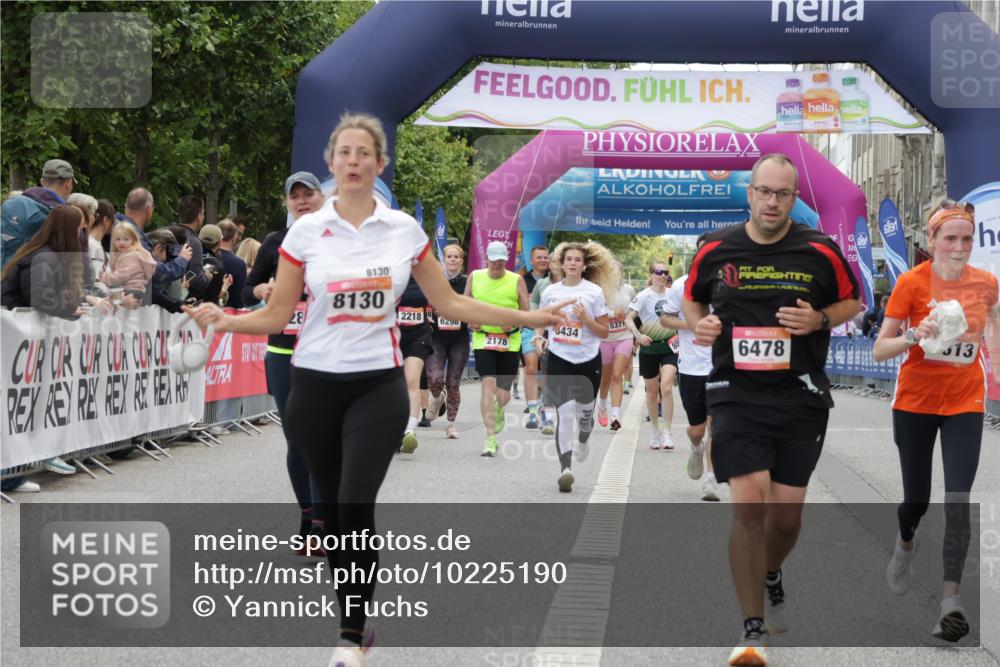 06.09.2026 - CURREX Alsterlauf Yannick Fuchs http://msf.ph/oto/10225190 06.09.2026 10:13:12 Ziel 2073, 2218, 2285, 2822, 2824, 3434, 3438, 3891, 3901, 4035, 4103, 5943, 6478, 8130, 8313 meine-sportfotos.de