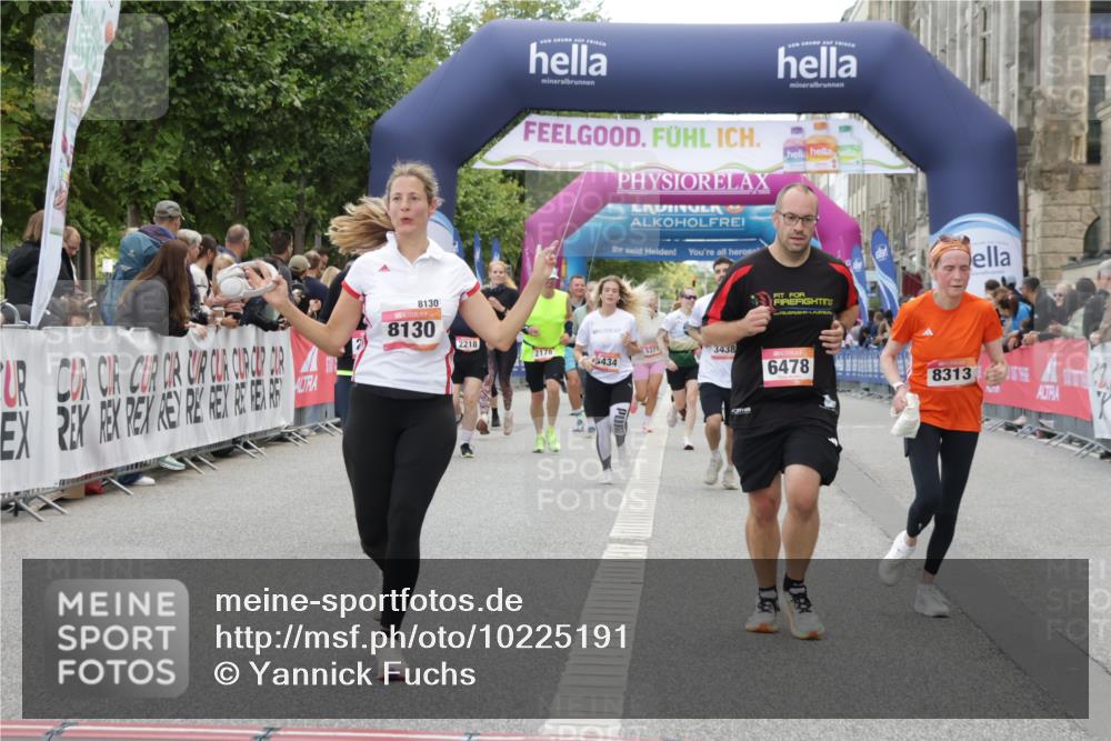 06.09.2026 - CURREX Alsterlauf Yannick Fuchs http://msf.ph/oto/10225191 06.09.2026 10:13:12 Ziel 2073, 2218, 2285, 2822, 2824, 3434, 3438, 3891, 3901, 4035, 4103, 5943, 6478, 8130, 8313 meine-sportfotos.de