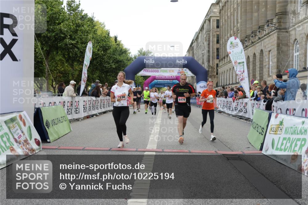 06.09.2026 - CURREX Alsterlauf Yannick Fuchs http://msf.ph/oto/10225194 06.09.2026 10:13:12 Ziel 2073, 2218, 2285, 2822, 2824, 3434, 3438, 3891, 3901, 4035, 4103, 5943, 6478, 8130, 8313 meine-sportfotos.de