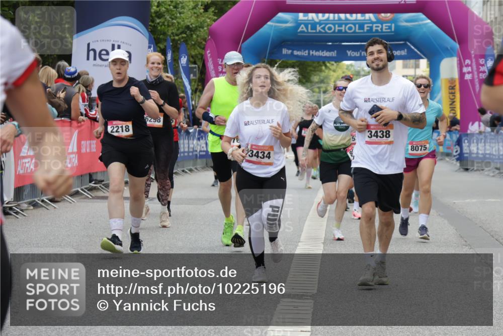 06.09.2026 - CURREX Alsterlauf Yannick Fuchs http://msf.ph/oto/10225196 06.09.2026 10:13:13 Ziel 2073, 2178, 2218, 2822, 2824, 3434, 3438, 3891, 4035, 4103, 5943, 6478, 8130, 8313 meine-sportfotos.de