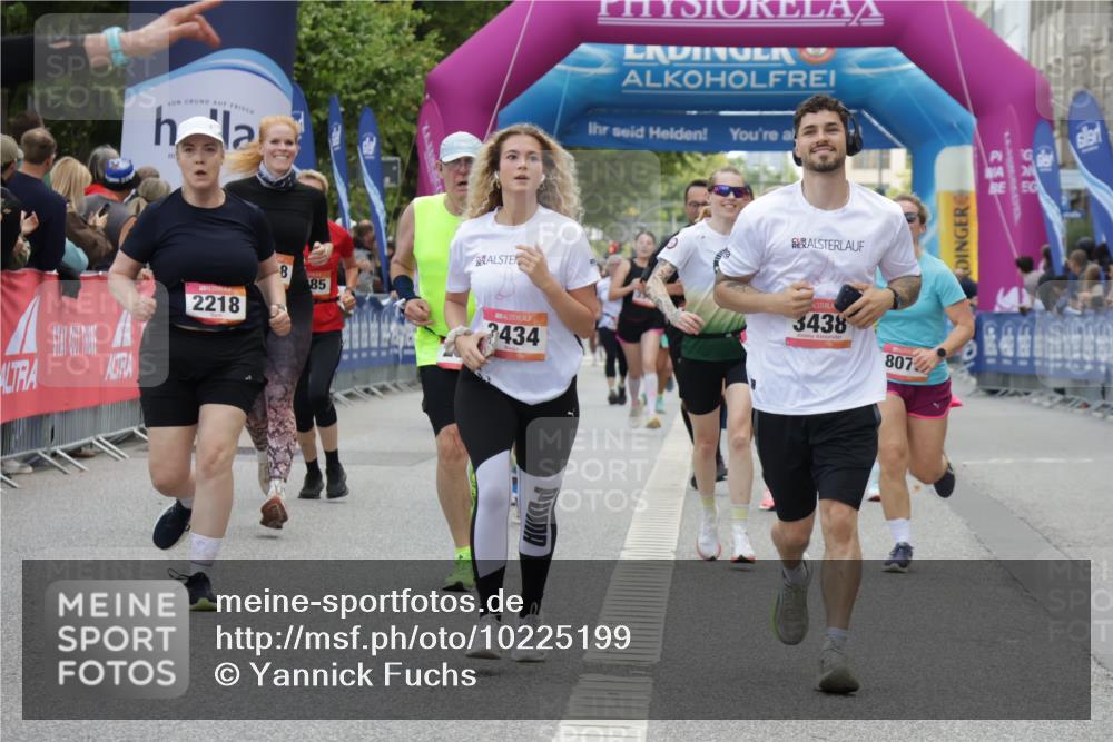 06.09.2026 - CURREX Alsterlauf Yannick Fuchs http://msf.ph/oto/10225199 06.09.2026 10:13:14 Ziel 2178, 2218, 2822, 2824, 3434, 3438, 4103, 5943, 6298, 6478, 8059, 8075, 8130, 8313 meine-sportfotos.de