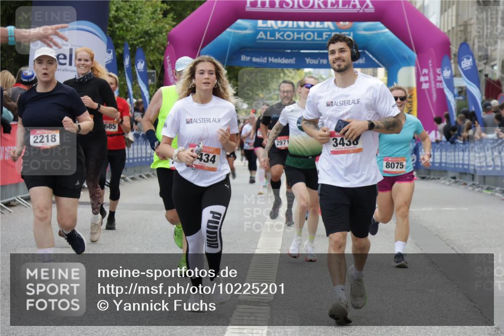 06.09.2026 - CURREX Alsterlauf Yannick Fuchs http://msf.ph/oto/10225201 06.09.2026 10:13:14 Ziel 2178, 2218, 2822, 2824, 3434, 3438, 4103, 5943, 6298, 6478, 8059, 8075, 8130, 8313 meine-sportfotos.de