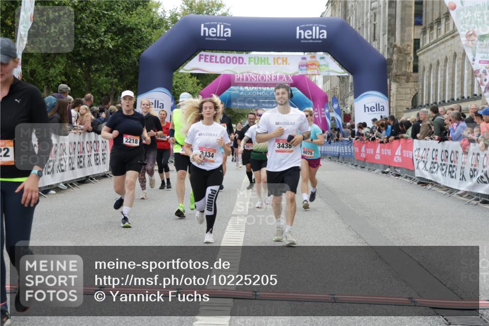 06.09.2026 - CURREX Alsterlauf Yannick Fuchs http://msf.ph/oto/10225205 06.09.2026 10:13:15 Ziel 2178, 2218, 2685, 2822, 2824, 2971, 3434, 3438, 5943, 6297, 6298, 6478, 8059, 8075, 8130, 8313 meine-sportfotos.de