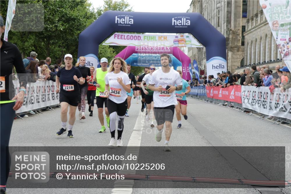 06.09.2026 - CURREX Alsterlauf Yannick Fuchs http://msf.ph/oto/10225206 06.09.2026 10:13:15 Ziel 2178, 2218, 2685, 2822, 2824, 2971, 3434, 3438, 5943, 6297, 6298, 6478, 8059, 8075, 8130, 8313 meine-sportfotos.de