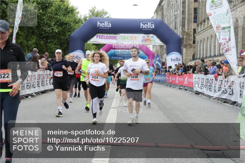 06.09.2026 - CURREX Alsterlauf Yannick Fuchs http://msf.ph/oto/10225207 06.09.2026 10:13:16 Ziel 2178, 2218, 2685, 2822, 2967, 2971, 3434, 3438, 5371, 5372, 6297, 6298, 6478, 8059, 8075, 8130, 8313 meine-sportfotos.de