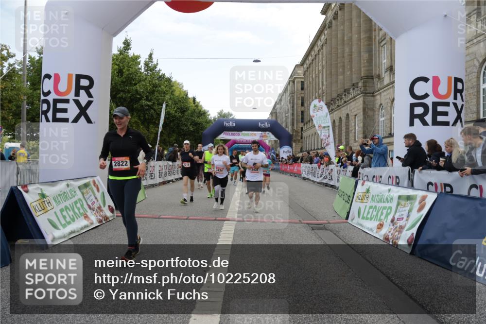 06.09.2026 - CURREX Alsterlauf Yannick Fuchs http://msf.ph/oto/10225208 06.09.2026 10:13:16 Ziel 2178, 2218, 2685, 2822, 2967, 2971, 3434, 3438, 5371, 5372, 6297, 6298, 6478, 8059, 8075, 8130, 8313 meine-sportfotos.de
