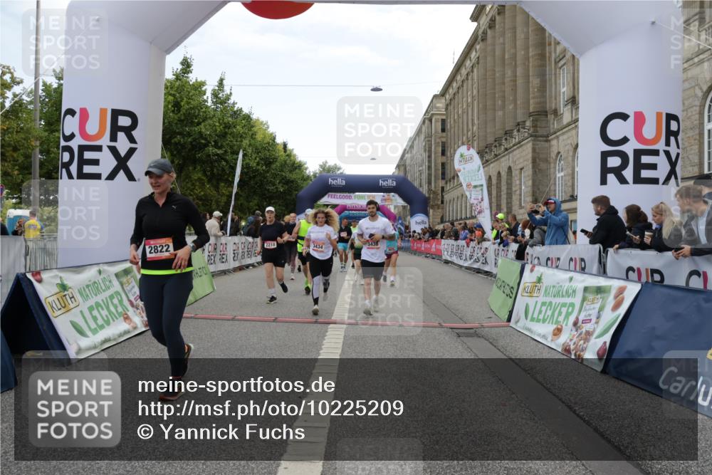 06.09.2026 - CURREX Alsterlauf Yannick Fuchs http://msf.ph/oto/10225209 06.09.2026 10:13:16 Ziel 2178, 2218, 2685, 2822, 2967, 2971, 3434, 3438, 5371, 5372, 6297, 6298, 6478, 8059, 8075, 8130, 8313 meine-sportfotos.de