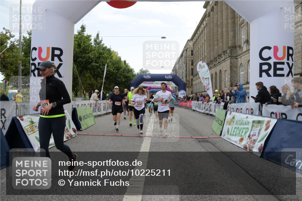 06.09.2026 - CURREX Alsterlauf Yannick Fuchs http://msf.ph/oto/10225211 06.09.2026 10:13:17 Ziel 2178, 2218, 2685, 2822, 2967, 2971, 3434, 3438, 5371, 5372, 6297, 6298, 6478, 8059, 8075, 8130, 8313 meine-sportfotos.de