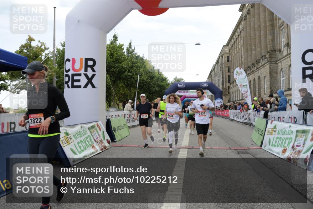 06.09.2026 - CURREX Alsterlauf Yannick Fuchs http://msf.ph/oto/10225212 06.09.2026 10:13:17 Ziel 2178, 2218, 2685, 2822, 2967, 2971, 3434, 3438, 5371, 5372, 6297, 6298, 6478, 8059, 8075, 8130, 8313 meine-sportfotos.de