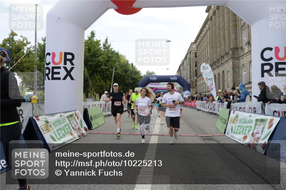 06.09.2026 - CURREX Alsterlauf Yannick Fuchs http://msf.ph/oto/10225213 06.09.2026 10:13:17 Ziel 2178, 2218, 2685, 2822, 2967, 2971, 3434, 3438, 5371, 5372, 6297, 6298, 6478, 8059, 8075, 8130, 8313 meine-sportfotos.de