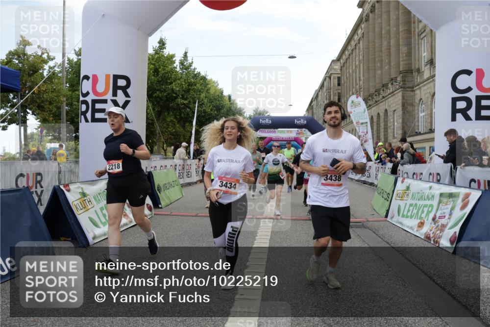 06.09.2026 - CURREX Alsterlauf Yannick Fuchs http://msf.ph/oto/10225219 06.09.2026 10:13:18 Ziel 2178, 2215, 2218, 2685, 2822, 2967, 2971, 3434, 3438, 5371, 5372, 6297, 6298, 6402, 6478, 8059, 8075, 8130, 8313 meine-sportfotos.de