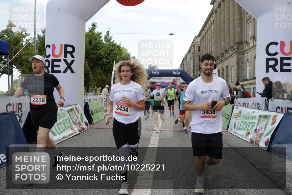 06.09.2026 - CURREX Alsterlauf Yannick Fuchs http://msf.ph/oto/10225221 06.09.2026 10:13:19 Ziel 2178, 2215, 2218, 2685, 2822, 2929, 2967, 2971, 3342, 3434, 3438, 3516, 5371, 5372, 6297, 6298, 6402, 6478, 8059, 8075, 8130, 8313 meine-sportfotos.de