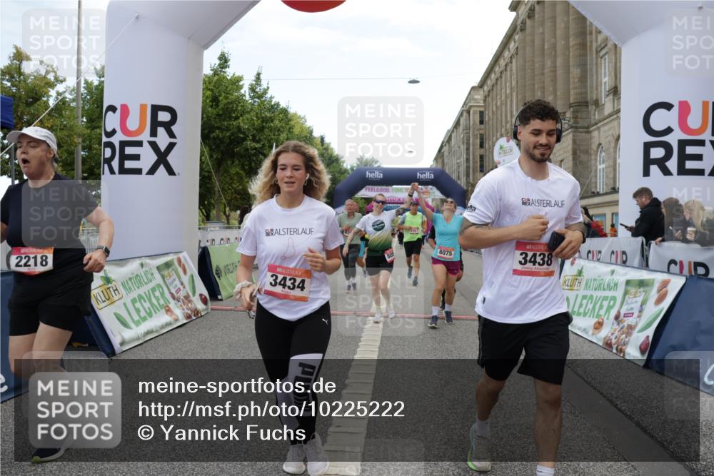 06.09.2026 - CURREX Alsterlauf Yannick Fuchs http://msf.ph/oto/10225222 06.09.2026 10:13:19 Ziel 2178, 2215, 2218, 2685, 2822, 2929, 2967, 2971, 3342, 3434, 3438, 3516, 5371, 5372, 6297, 6298, 6402, 6478, 8059, 8075, 8130, 8313 meine-sportfotos.de