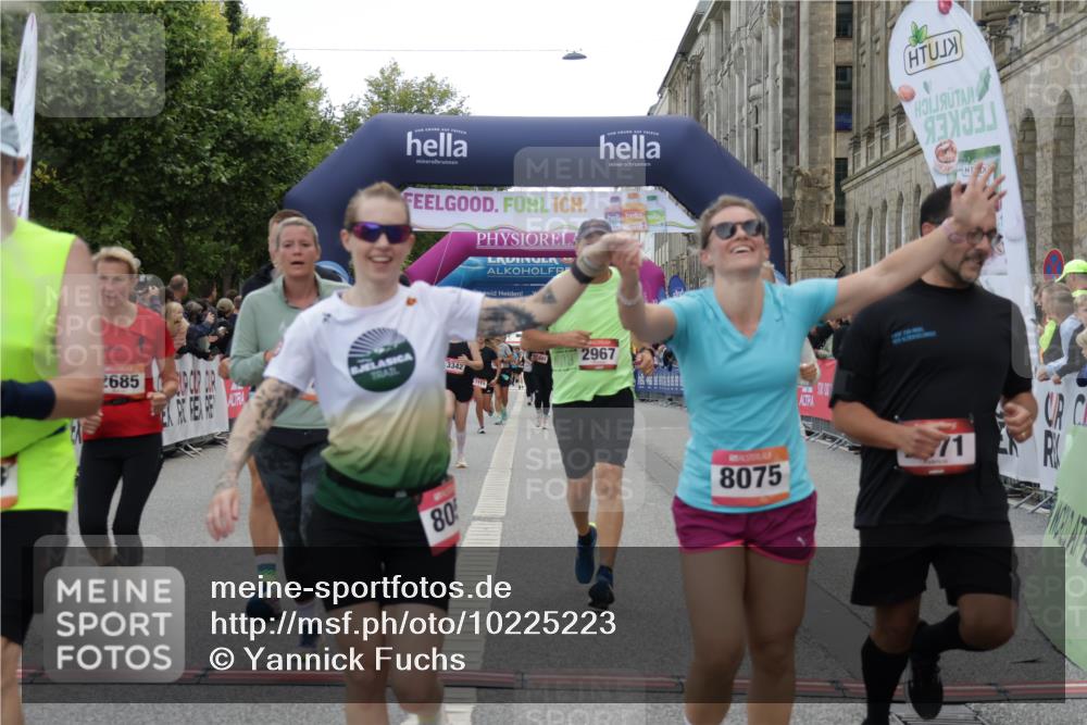 06.09.2026 - CURREX Alsterlauf Yannick Fuchs http://msf.ph/oto/10225223 06.09.2026 10:13:19 Ziel 2178, 2215, 2218, 2685, 2822, 2929, 2967, 2971, 3342, 3434, 3438, 3516, 5371, 5372, 6297, 6298, 6402, 6478, 8059, 8075, 8130, 8313 meine-sportfotos.de