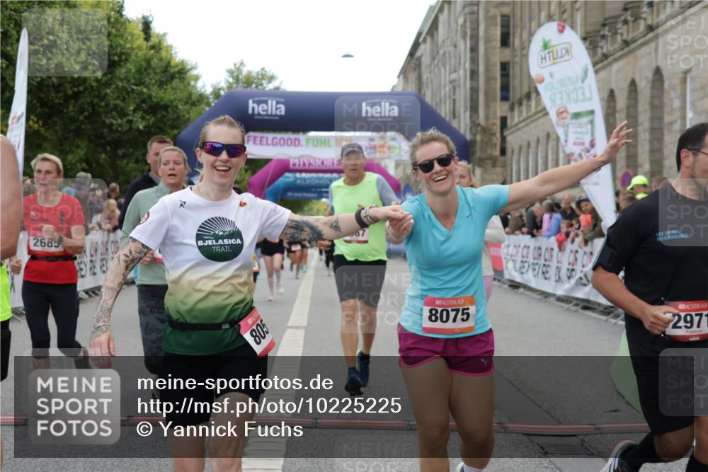 06.09.2026 - CURREX Alsterlauf Yannick Fuchs http://msf.ph/oto/10225225 06.09.2026 10:13:20 Ziel 2178, 2215, 2218, 2685, 2822, 2929, 2967, 2971, 3342, 3434, 3438, 3516, 5371, 5372, 6297, 6298, 6402, 6478, 8059, 8075, 8130, 8313 meine-sportfotos.de