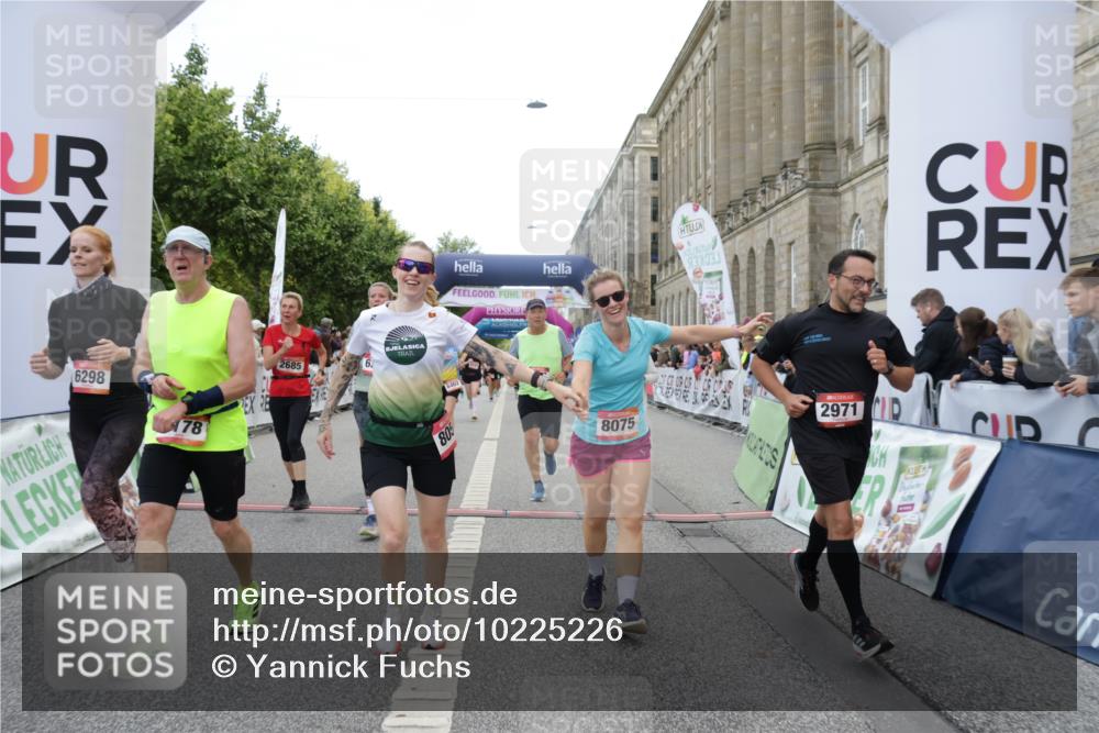 06.09.2026 - CURREX Alsterlauf Yannick Fuchs http://msf.ph/oto/10225226 06.09.2026 10:13:20 Ziel 2178, 2215, 2218, 2685, 2822, 2929, 2967, 2971, 3342, 3434, 3438, 3516, 5371, 5372, 6297, 6298, 6402, 6478, 8059, 8075, 8130, 8313 meine-sportfotos.de