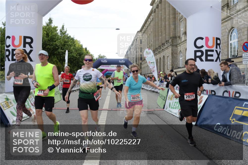 06.09.2026 - CURREX Alsterlauf Yannick Fuchs http://msf.ph/oto/10225227 06.09.2026 10:13:20 Ziel 2178, 2215, 2218, 2685, 2822, 2929, 2967, 2971, 3342, 3434, 3438, 3516, 5371, 5372, 6297, 6298, 6402, 6478, 8059, 8075, 8130, 8313 meine-sportfotos.de