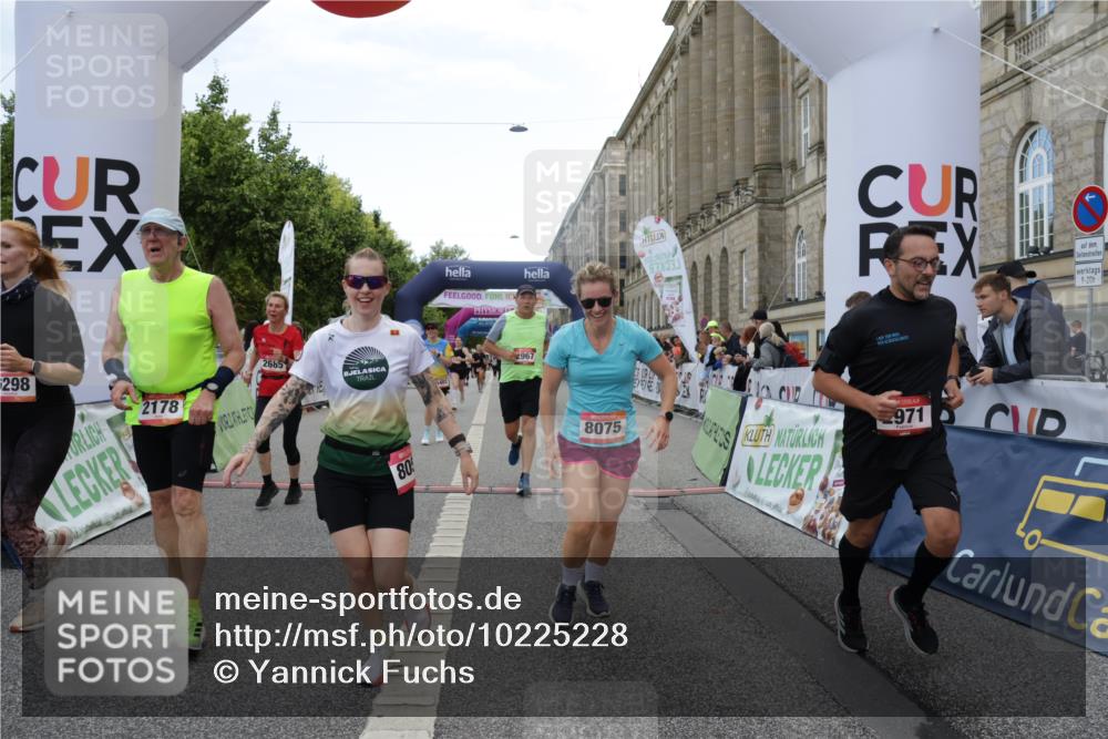 06.09.2026 - CURREX Alsterlauf Yannick Fuchs http://msf.ph/oto/10225228 06.09.2026 10:13:20 Ziel 2178, 2215, 2218, 2685, 2822, 2929, 2967, 2971, 3342, 3434, 3438, 3516, 5371, 5372, 6297, 6298, 6402, 6478, 8059, 8075, 8130, 8313 meine-sportfotos.de