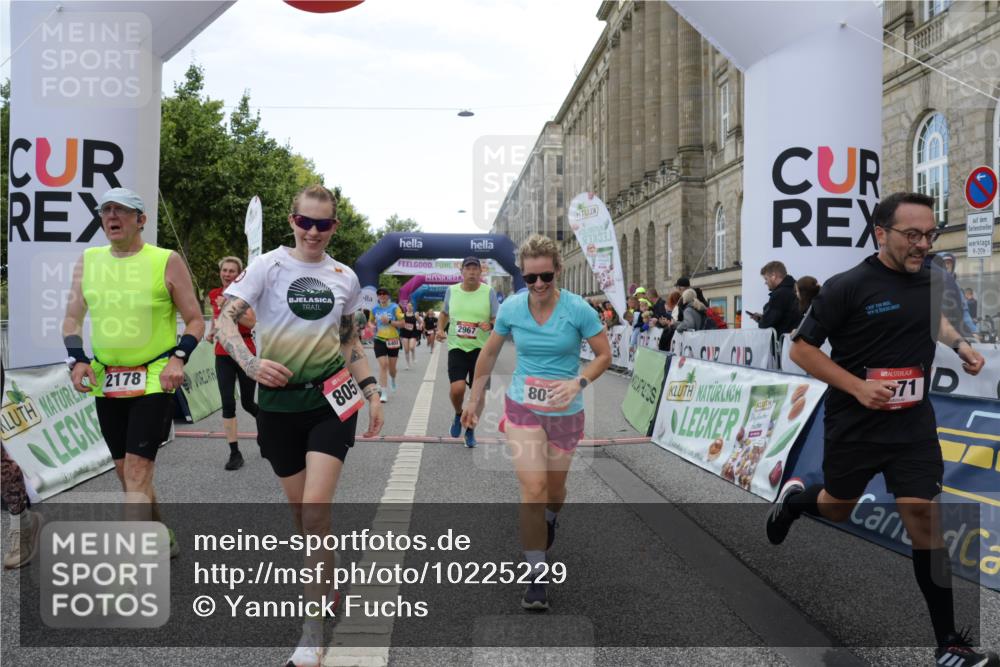 06.09.2026 - CURREX Alsterlauf Yannick Fuchs http://msf.ph/oto/10225229 06.09.2026 10:13:20 Ziel 2178, 2215, 2218, 2685, 2822, 2929, 2967, 2971, 3342, 3434, 3438, 3516, 5371, 5372, 6297, 6298, 6402, 6478, 8059, 8075, 8130, 8313 meine-sportfotos.de