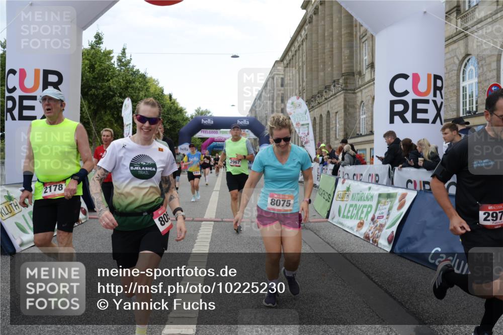 06.09.2026 - CURREX Alsterlauf Yannick Fuchs http://msf.ph/oto/10225230 06.09.2026 10:13:21 Ziel 2178, 2215, 2218, 2685, 2822, 2929, 2967, 2971, 3114, 3342, 3434, 3438, 3516, 5371, 5372, 6297, 6298, 6402, 8059, 8075, 8313 meine-sportfotos.de