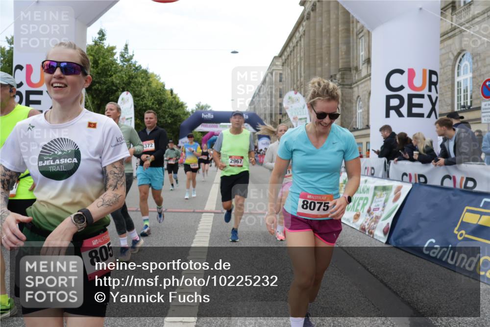 06.09.2026 - CURREX Alsterlauf Yannick Fuchs http://msf.ph/oto/10225232 06.09.2026 10:13:21 Ziel 2178, 2215, 2218, 2685, 2822, 2929, 2967, 2971, 3114, 3342, 3434, 3438, 3516, 5371, 5372, 6297, 6298, 6402, 8059, 8075, 8313 meine-sportfotos.de