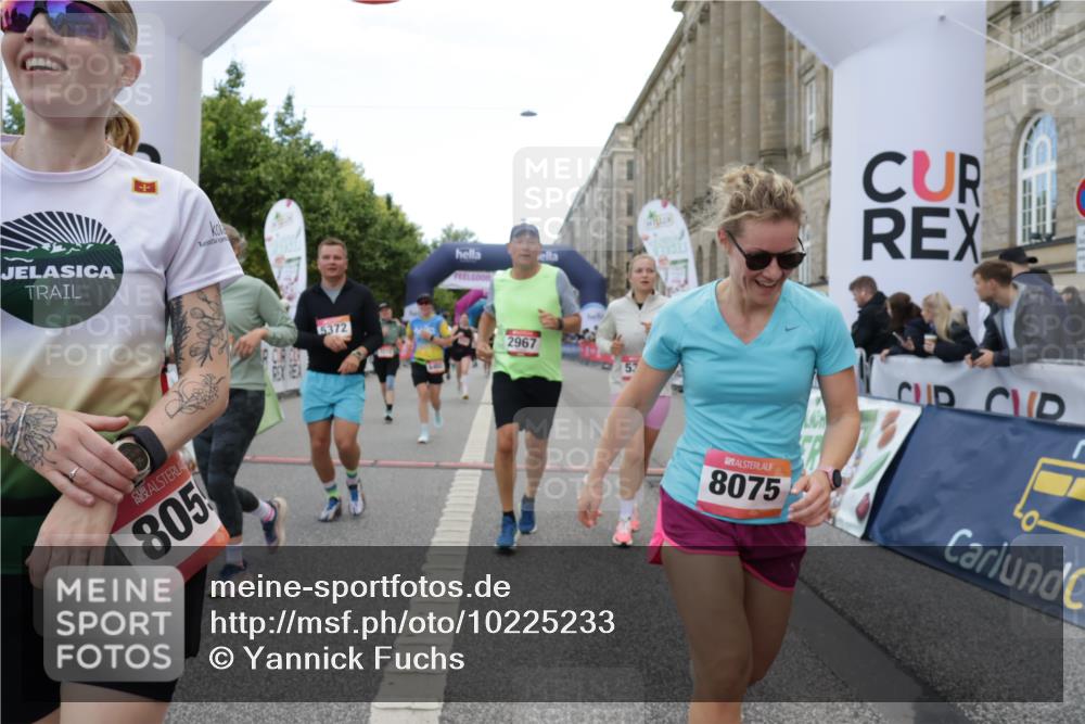 06.09.2026 - CURREX Alsterlauf Yannick Fuchs http://msf.ph/oto/10225233 06.09.2026 10:13:21 Ziel 2178, 2215, 2218, 2685, 2822, 2929, 2967, 2971, 3114, 3342, 3434, 3438, 3516, 5371, 5372, 6297, 6298, 6402, 8059, 8075, 8313 meine-sportfotos.de