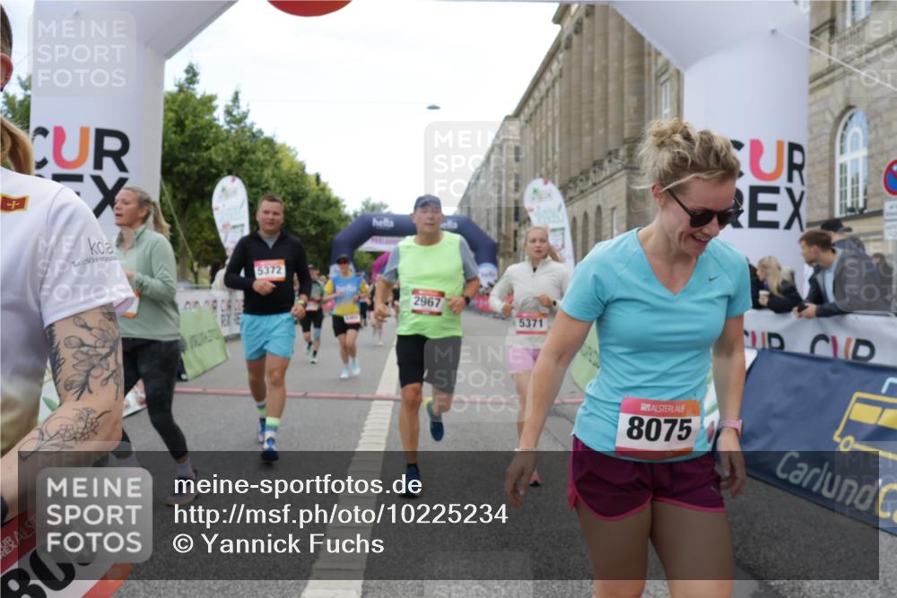 06.09.2026 - CURREX Alsterlauf Yannick Fuchs http://msf.ph/oto/10225234 06.09.2026 10:13:21 Ziel 2178, 2215, 2218, 2685, 2822, 2929, 2967, 2971, 3114, 3342, 3434, 3438, 3516, 5371, 5372, 6297, 6298, 6402, 8059, 8075, 8313 meine-sportfotos.de