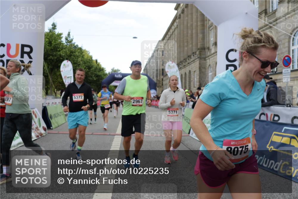 06.09.2026 - CURREX Alsterlauf Yannick Fuchs http://msf.ph/oto/10225235 06.09.2026 10:13:22 Ziel 2178, 2215, 2218, 2685, 2822, 2929, 2967, 2971, 3114, 3342, 3434, 3438, 3516, 4150, 5371, 5372, 6297, 6298, 6402, 8026, 8059, 8075 meine-sportfotos.de