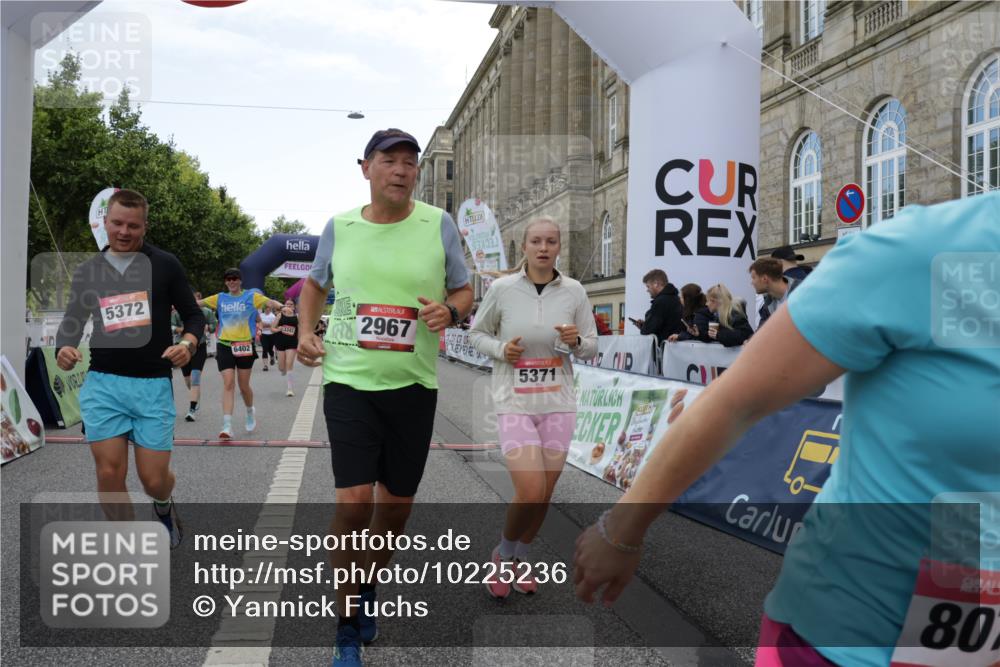 06.09.2026 - CURREX Alsterlauf Yannick Fuchs http://msf.ph/oto/10225236 06.09.2026 10:13:22 Ziel 2178, 2215, 2218, 2685, 2822, 2929, 2967, 2971, 3114, 3342, 3434, 3438, 3516, 4150, 5371, 5372, 6297, 6298, 6402, 8026, 8059, 8075 meine-sportfotos.de