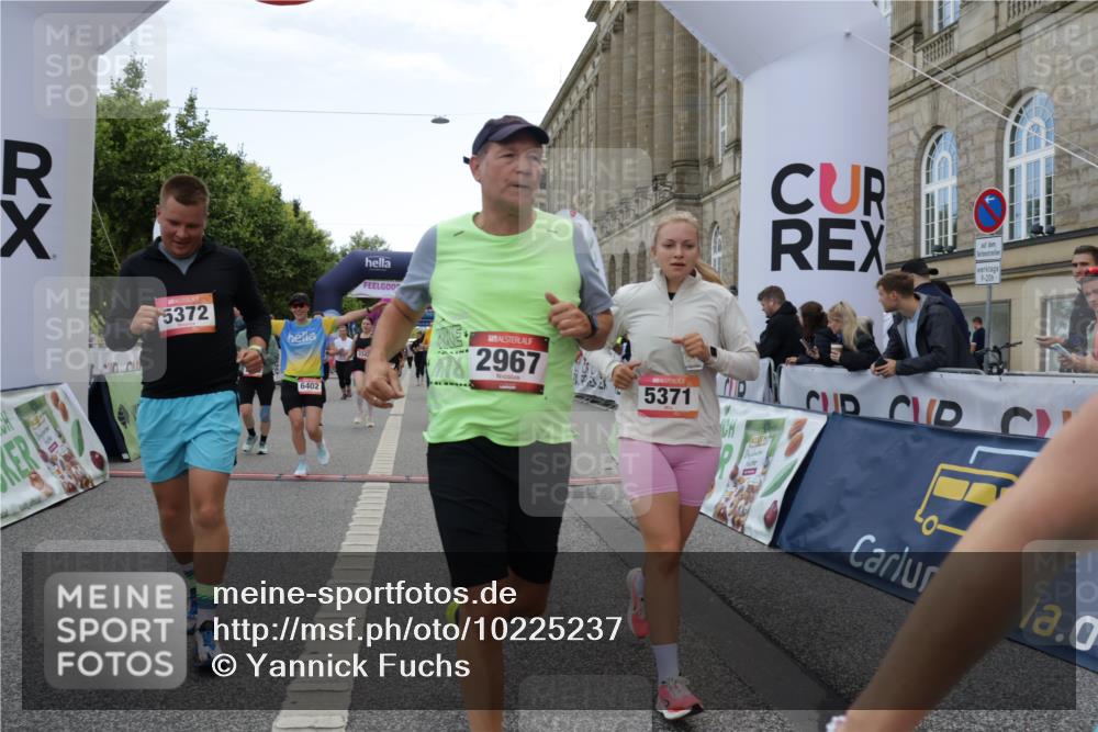 06.09.2026 - CURREX Alsterlauf Yannick Fuchs http://msf.ph/oto/10225237 06.09.2026 10:13:22 Ziel 2178, 2215, 2218, 2685, 2822, 2929, 2967, 2971, 3114, 3342, 3434, 3438, 3516, 4150, 5371, 5372, 6297, 6298, 6402, 8026, 8059, 8075 meine-sportfotos.de
