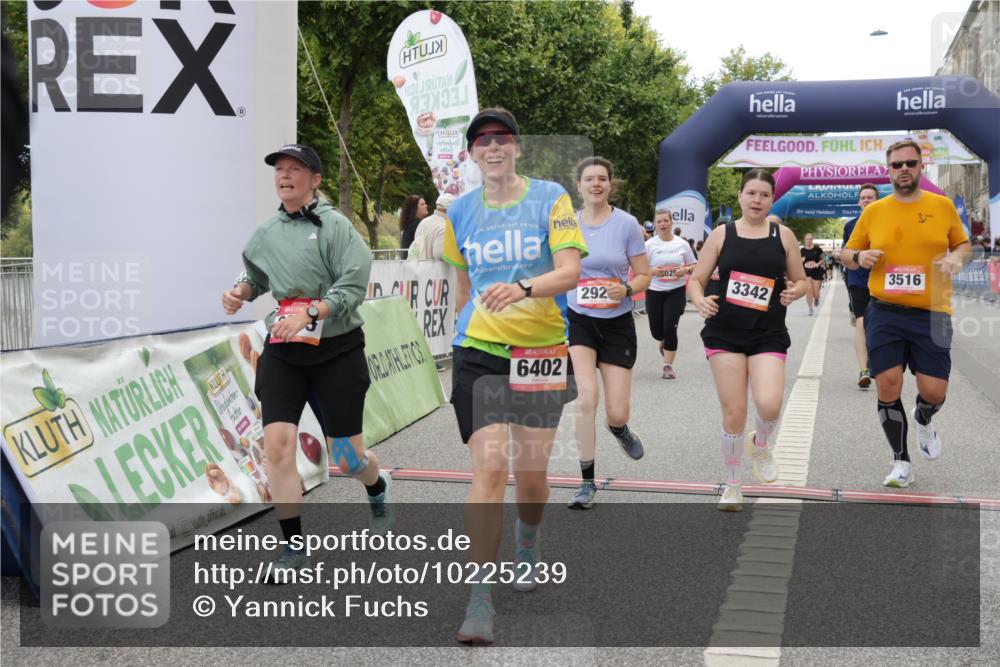 06.09.2026 - CURREX Alsterlauf Yannick Fuchs http://msf.ph/oto/10225239 06.09.2026 10:13:24 Ziel 2178, 2215, 2218, 2601, 2685, 2929, 2967, 2971, 3114, 3342, 3434, 3438, 3516, 3859, 4150, 5371, 5372, 6297, 6298, 6402, 8026, 8059, 8075 meine-sportfotos.de