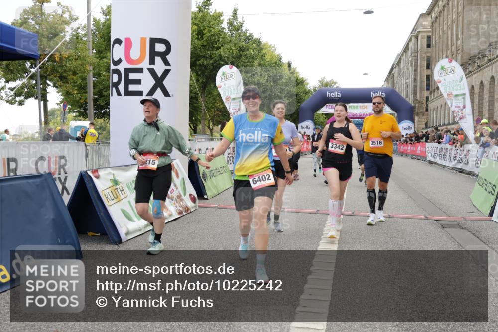 06.09.2026 - CURREX Alsterlauf Yannick Fuchs http://msf.ph/oto/10225242 06.09.2026 10:13:24 Ziel 2178, 2215, 2218, 2601, 2685, 2929, 2967, 2971, 3114, 3342, 3434, 3438, 3516, 3859, 4150, 5371, 5372, 6297, 6298, 6402, 8026, 8059, 8075 meine-sportfotos.de