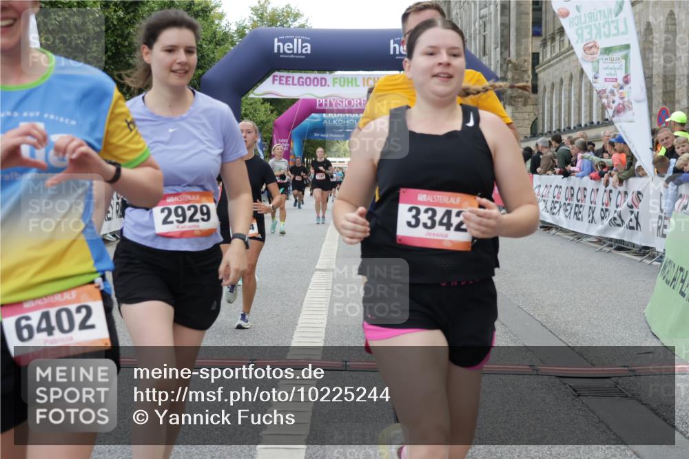 06.09.2026 - CURREX Alsterlauf Yannick Fuchs http://msf.ph/oto/10225244 06.09.2026 10:13:25 Ziel 2178, 2215, 2601, 2685, 2929, 2967, 2971, 3114, 3342, 3516, 3859, 4150, 5371, 5372, 6297, 6298, 6402, 8026, 8059, 8075 meine-sportfotos.de