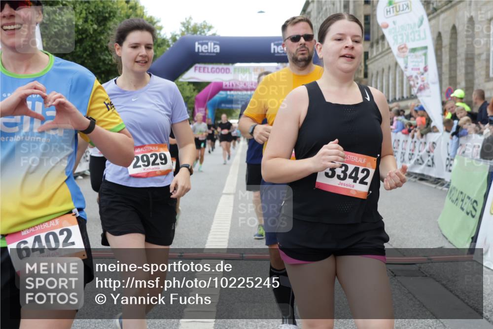 06.09.2026 - CURREX Alsterlauf Yannick Fuchs http://msf.ph/oto/10225245 06.09.2026 10:13:25 Ziel 2178, 2215, 2601, 2685, 2929, 2967, 2971, 3114, 3342, 3516, 3859, 4150, 5371, 5372, 6297, 6298, 6402, 8026, 8059, 8075 meine-sportfotos.de