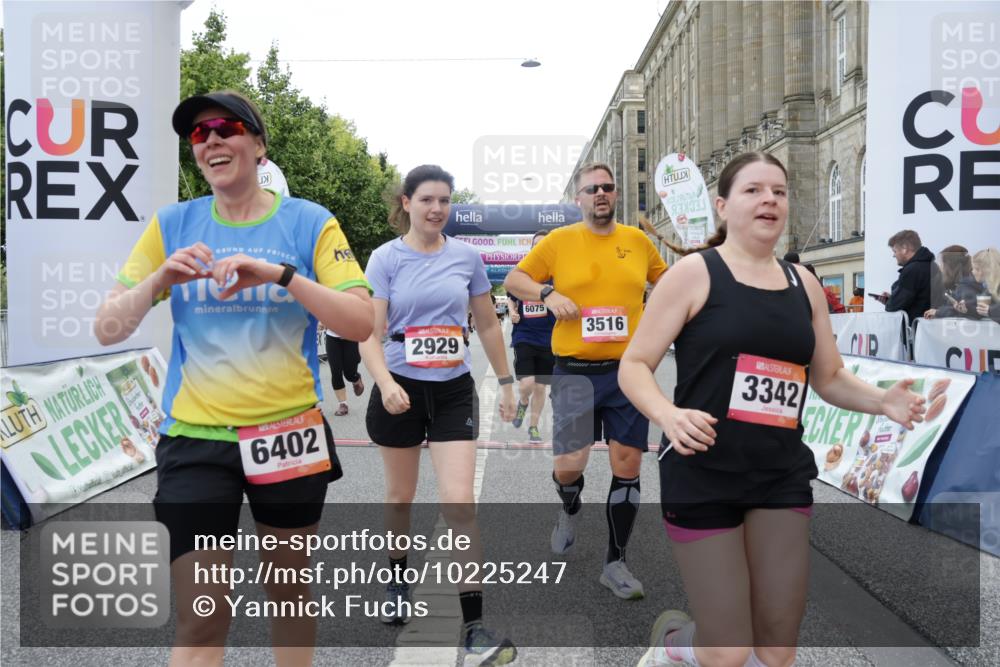 06.09.2026 - CURREX Alsterlauf Yannick Fuchs http://msf.ph/oto/10225247 06.09.2026 10:13:26 Ziel 2215, 2601, 2685, 2929, 2967, 2971, 3061, 3114, 3342, 3516, 3859, 4150, 5371, 5372, 5688, 6297, 6298, 6402, 8026, 8059, 8075 meine-sportfotos.de