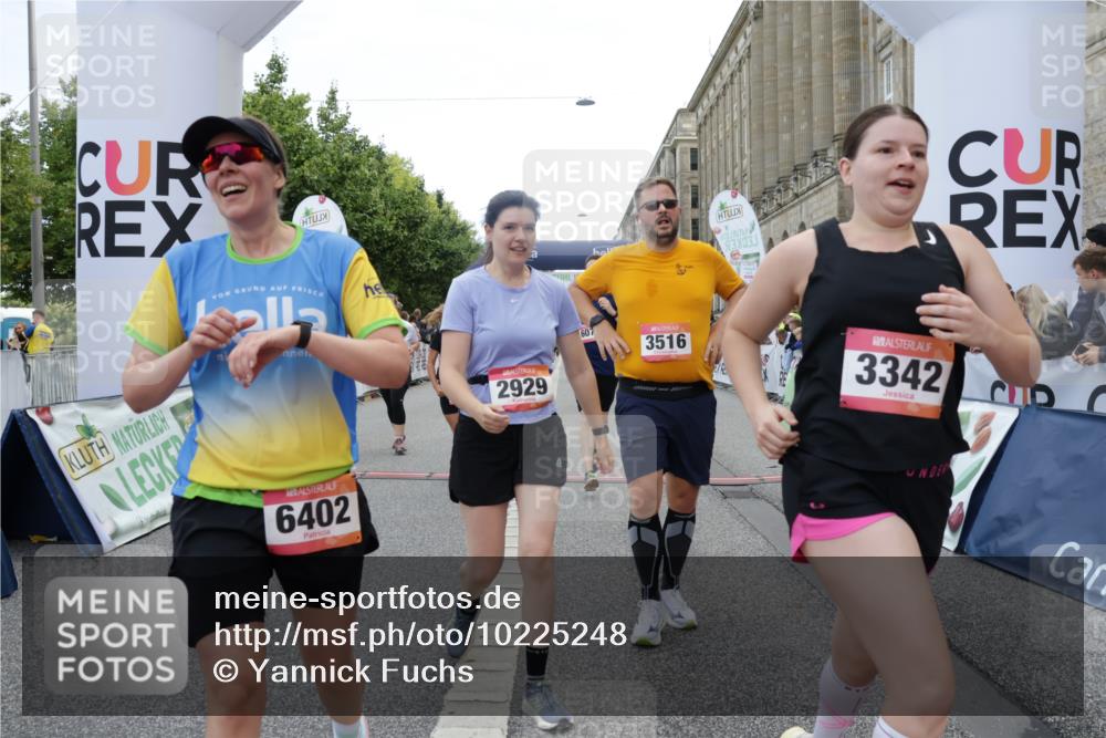 06.09.2026 - CURREX Alsterlauf Yannick Fuchs http://msf.ph/oto/10225248 06.09.2026 10:13:26 Ziel 2215, 2601, 2685, 2929, 2967, 2971, 3061, 3114, 3342, 3516, 3859, 4150, 5371, 5372, 5688, 6297, 6298, 6402, 8026, 8059, 8075 meine-sportfotos.de