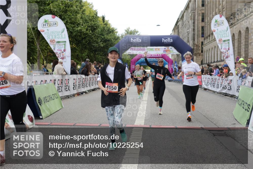 06.09.2026 - CURREX Alsterlauf Yannick Fuchs http://msf.ph/oto/10225254 06.09.2026 10:13:28 Ziel 2215, 2601, 2929, 2967, 3061, 3114, 3342, 3516, 3859, 4150, 5371, 5372, 5688, 6402, 8026 meine-sportfotos.de