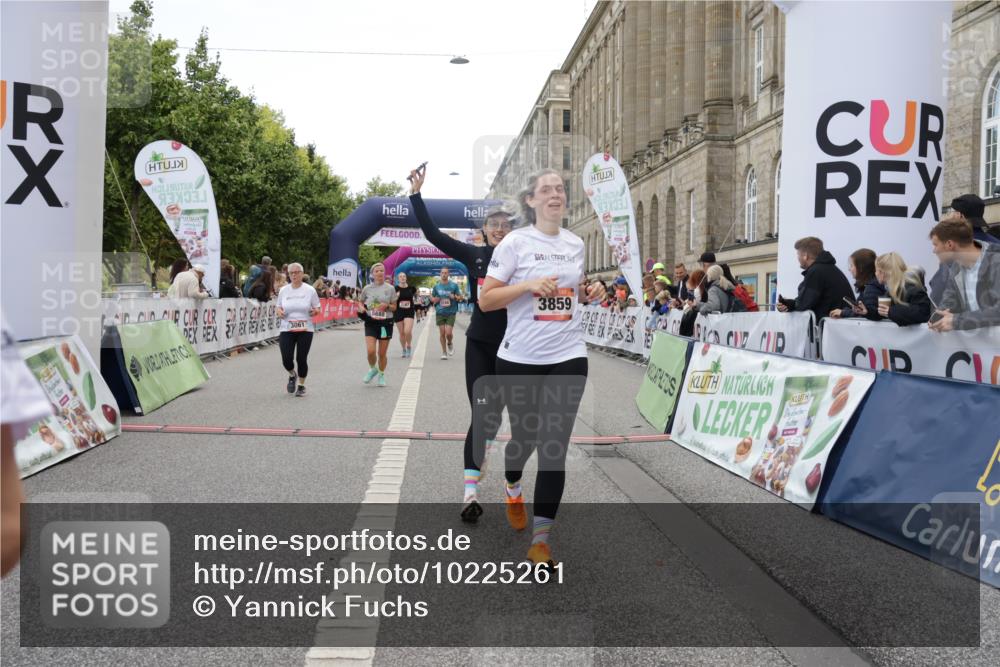 06.09.2026 - CURREX Alsterlauf Yannick Fuchs http://msf.ph/oto/10225261 06.09.2026 10:13:29 Ziel 2215, 2601, 2929, 3061, 3114, 3186, 3187, 3342, 3516, 3859, 4150, 5688, 6402, 8026 meine-sportfotos.de