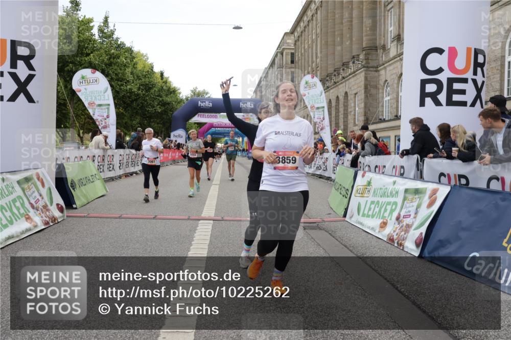 06.09.2026 - CURREX Alsterlauf Yannick Fuchs http://msf.ph/oto/10225262 06.09.2026 10:13:29 Ziel 2215, 2601, 2929, 3061, 3114, 3186, 3187, 3342, 3516, 3859, 4150, 5688, 6402, 8026 meine-sportfotos.de