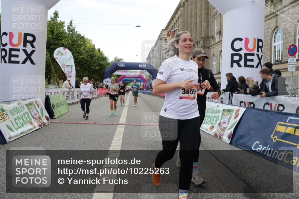 06.09.2026 - CURREX Alsterlauf Yannick Fuchs http://msf.ph/oto/10225263 06.09.2026 10:13:30 Ziel 2215, 2601, 2929, 3061, 3114, 3186, 3187, 3342, 3516, 3859, 4150, 5688, 6402, 8026 meine-sportfotos.de