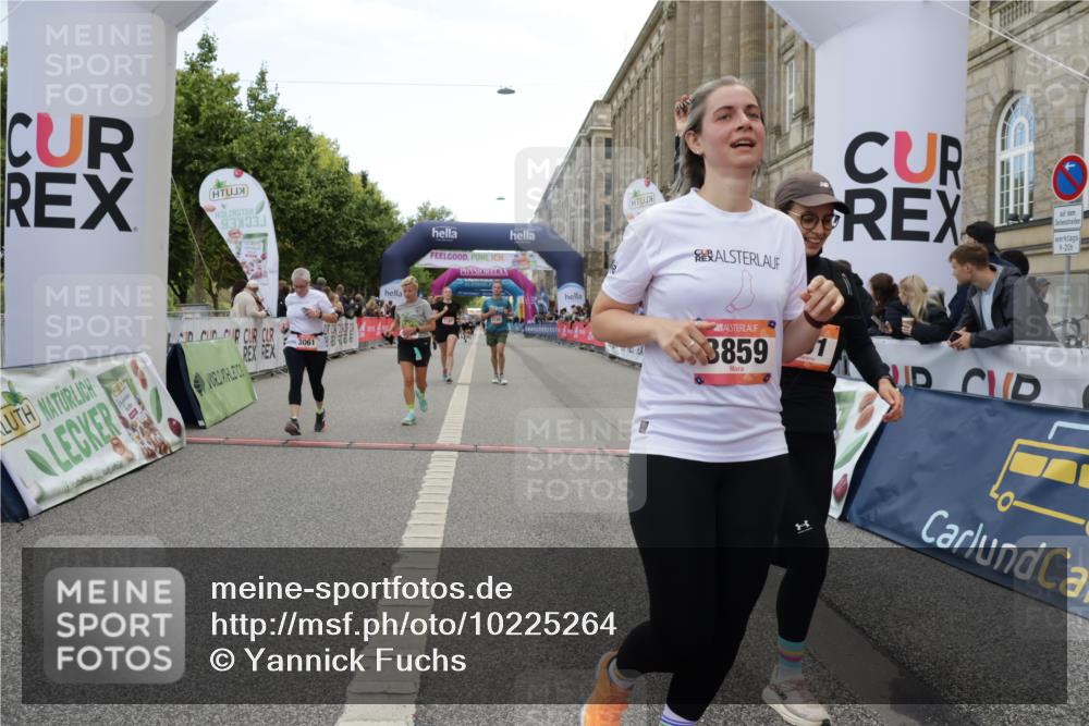 06.09.2026 - CURREX Alsterlauf Yannick Fuchs http://msf.ph/oto/10225264 06.09.2026 10:13:30 Ziel 2215, 2601, 2929, 3061, 3114, 3186, 3187, 3342, 3516, 3859, 4150, 5688, 6402, 8026 meine-sportfotos.de
