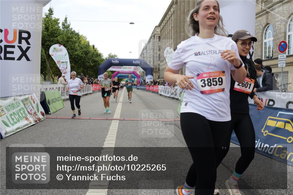 06.09.2026 - CURREX Alsterlauf Yannick Fuchs http://msf.ph/oto/10225265 06.09.2026 10:13:30 Ziel 2215, 2601, 2929, 3061, 3114, 3186, 3187, 3342, 3516, 3859, 4150, 5688, 6402, 8026 meine-sportfotos.de